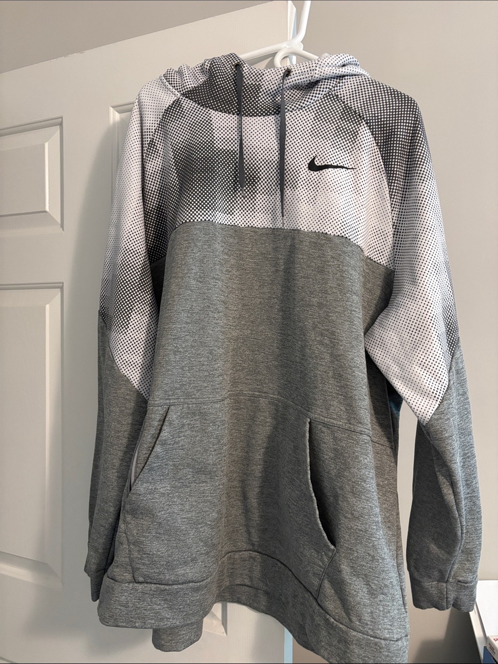 Nike Men's Gray and White Hooded Pullover